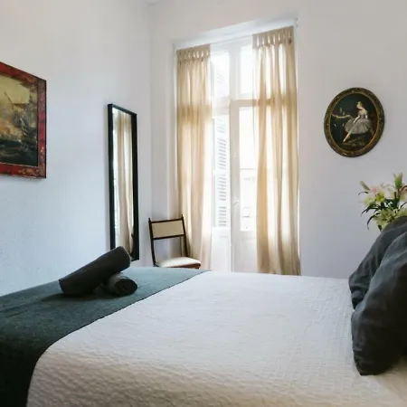 Funky And Stylish 5 Apt. Central @ Old Town Апартаменты *