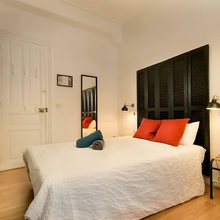 Апартаменты Funky And Stylish 5 Apt. Central @ Old Town *