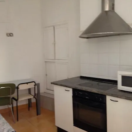 Funky And Stylish 5 Apt. Central @ Old Town Апартаменты